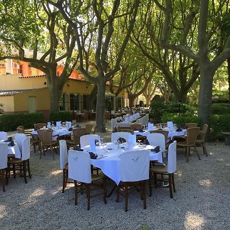 Hotel La Touloubre La Barben Esterno foto