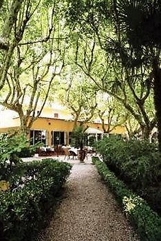 Hotel La Touloubre La Barben Esterno foto