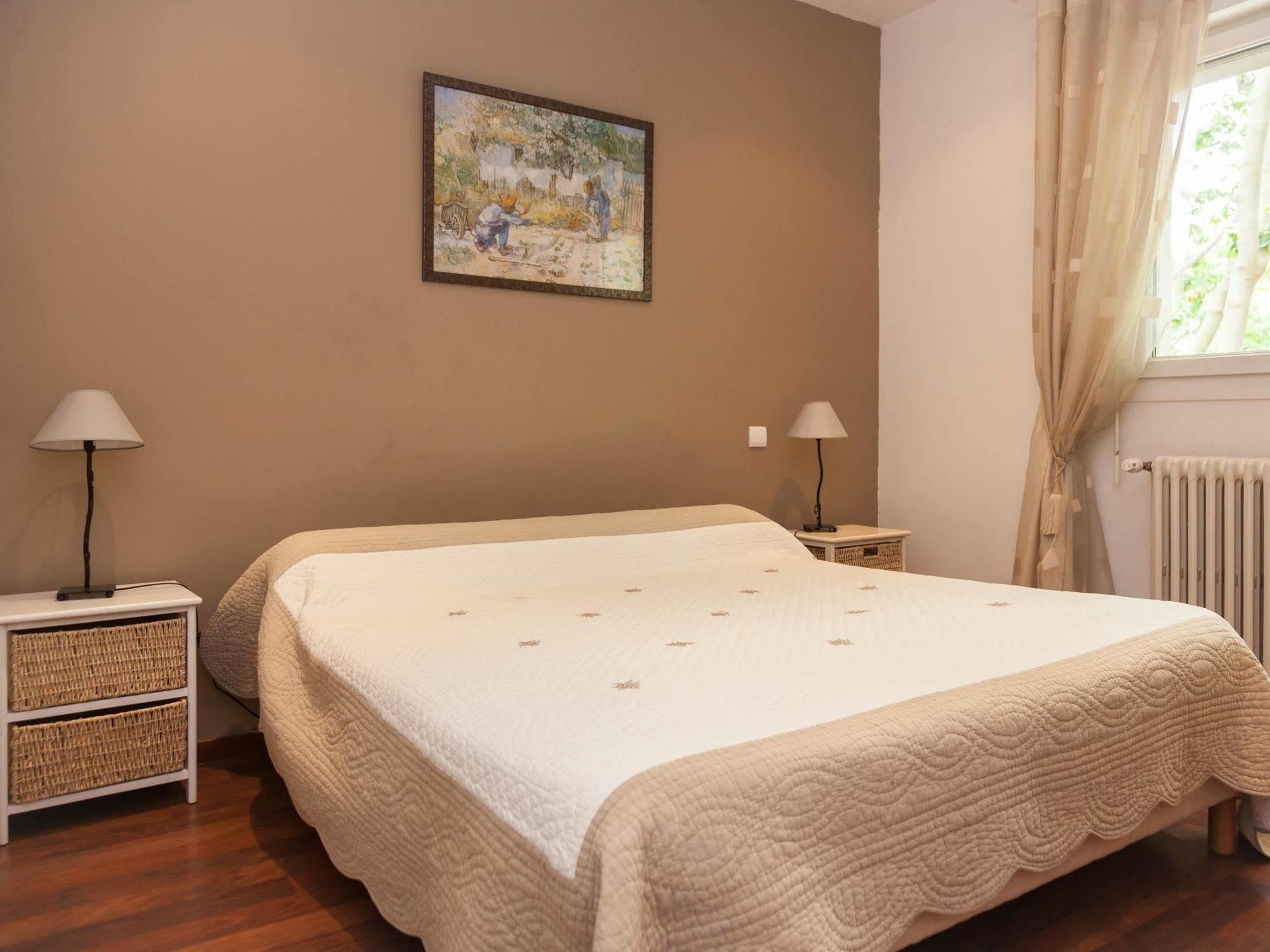 Hotel La Touloubre La Barben Esterno foto